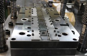 積層コア 　金型